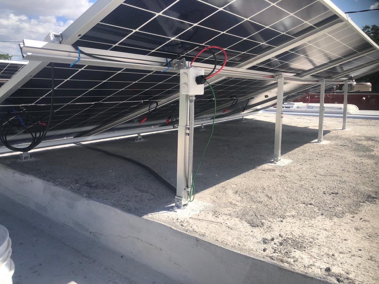 Estructura elevada para paneles solares